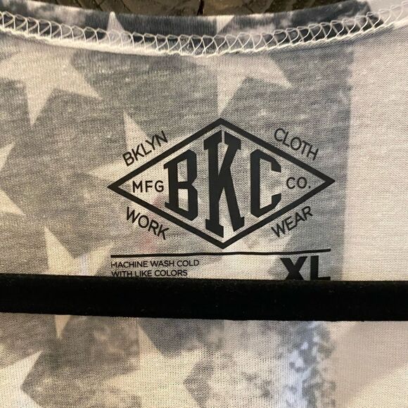 Statue of Liberty Sleeveless tank lightweight design on both front & back - Picture 7 of 12